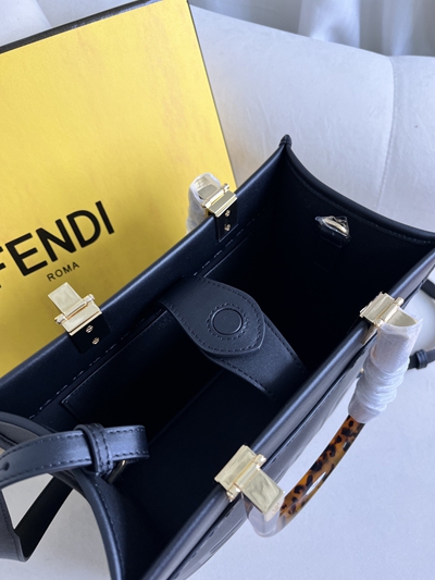 フェンディバッグ素材ディテール